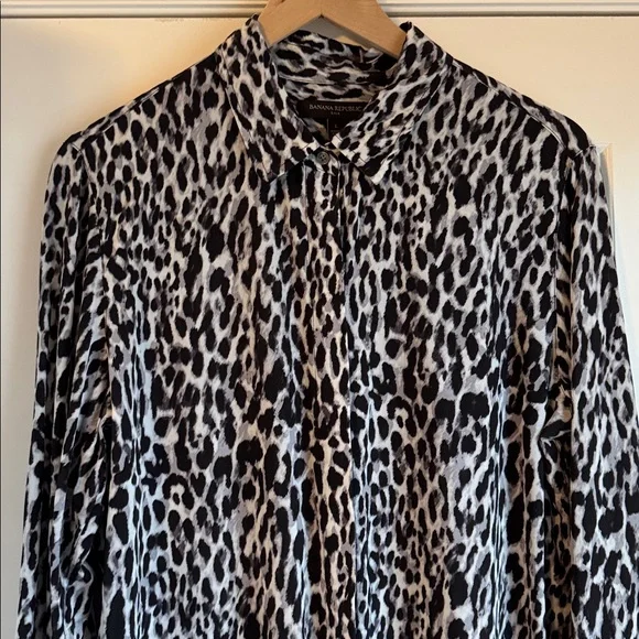 3 Blouses: Banana Republic and Loft - Picture 10 of 13